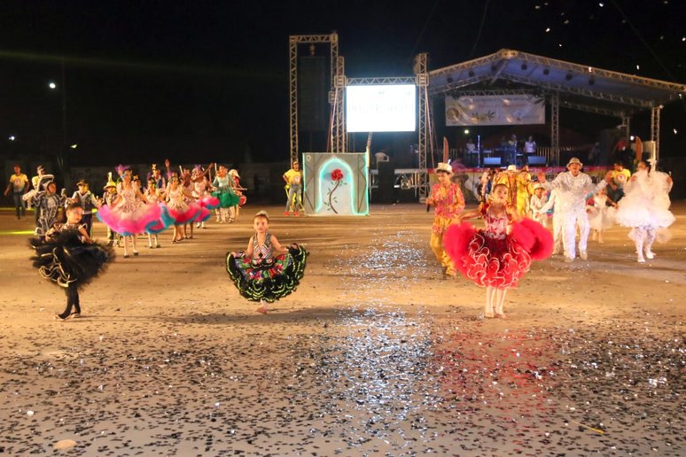 A quadrilha do bairro Mato Grosso fez ótima apresentação