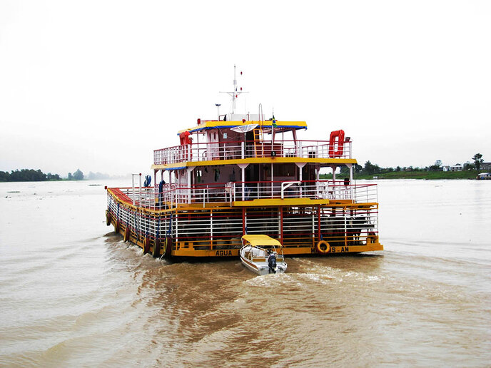 Balsa no Rio Amazonas