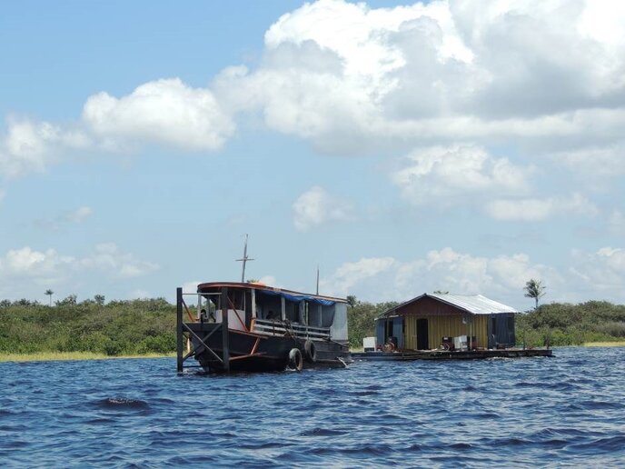 Rio Negro - Casa flutuante