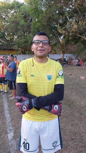 Lucas Benhur, goleiro da União das Barquinhas, jogou de óculos