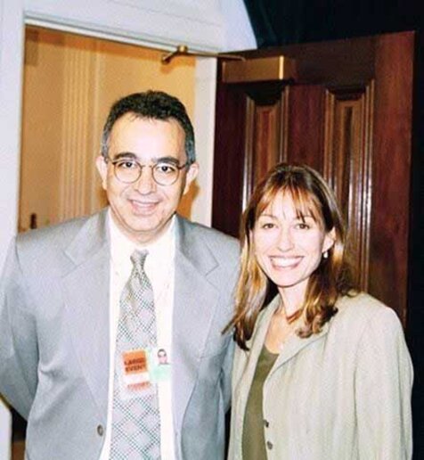 Samuel na Casa Branca com Maria Arriaga (Diplomata e Assessora do Presidente Clinton em 2000)