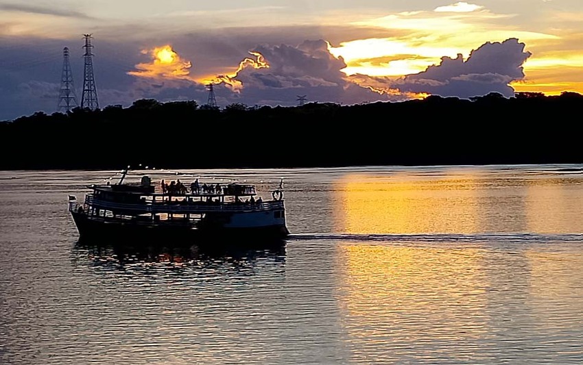 Por de Sol em Porto Velho.
Um Barco e 1 Cavalo nas Nuvens.
Imagem: R.Machado