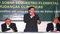 Hélio critica exclusão da sociedade nos temas relevantes