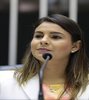 Mariana Carvalho comemora decisão que garante internet sem limite