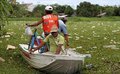 No Milagres, água e sujeira cobrem a Av. Farquar