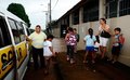 Pais devem ficar atentos ao contratar transporte escolar para os filhos