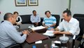 Prefeito entrega na Câmara projeto que concede abono natalino aos servidores da prefeitura