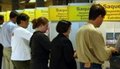 Bancos reabrem em grande parte do país nesta terça-feira