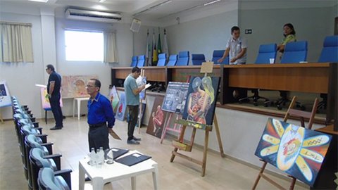 COMISSÃO JULGADORA SELECIONA OBRAS VENCEDORAS DO CONCURSO DE PINTURA DO CREMERO