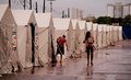 Abrigo no Parque de Exposições tem histórias de otimismo e resistência