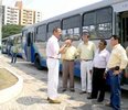 Prefeitura entrega ônibus