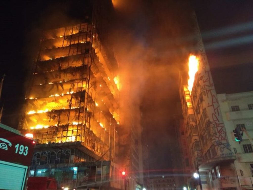 O edifício, que ficava na avenida Rio Branco, na região do Largo do Paissandu, era ocupado por um movimento social de defesa ao direto a moradia. - Direitos reservados Corpo de Bombeiros de São Paulo - Gente de Opinião