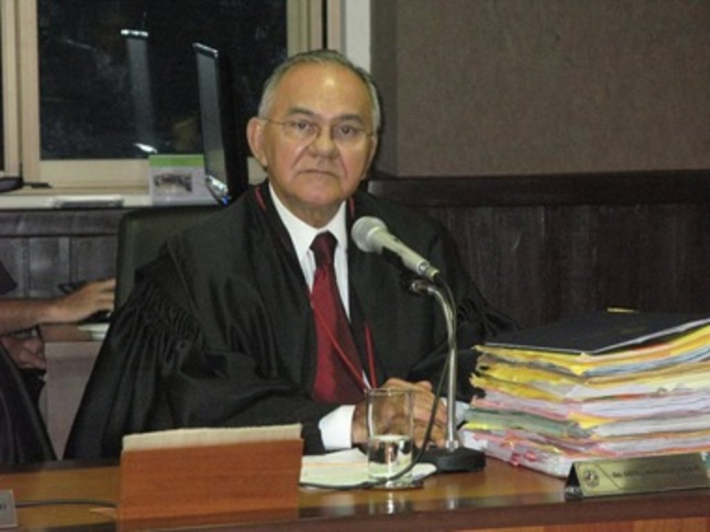 Cearense ilustre, nascido na boa cidade de Mombaça: Dr. Gabriel quando na presidência do Tribunal de Justiça de Rondônia, ao responder pelo Governo do Estado, na ausência do governador, agradava os visitantes do palácio ao oferecer pedacinhos de rapadura, que conservava, sempre, em sua mesa no gabinete. Coisas de cearense do sertão. A simplicidade em pessoa. - Gente de Opinião