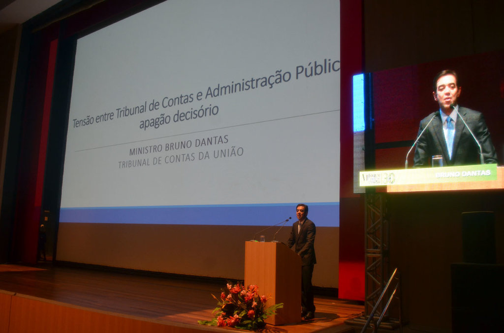 O ministro do TCU, Bruno Dantas, abordou a tensão entre os TCs e a administração pública - Gente de Opinião