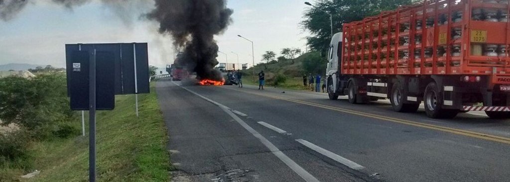 Protesto de caminhoneiros contra alta do diesel já chega a 17 estados - Gente de Opinião