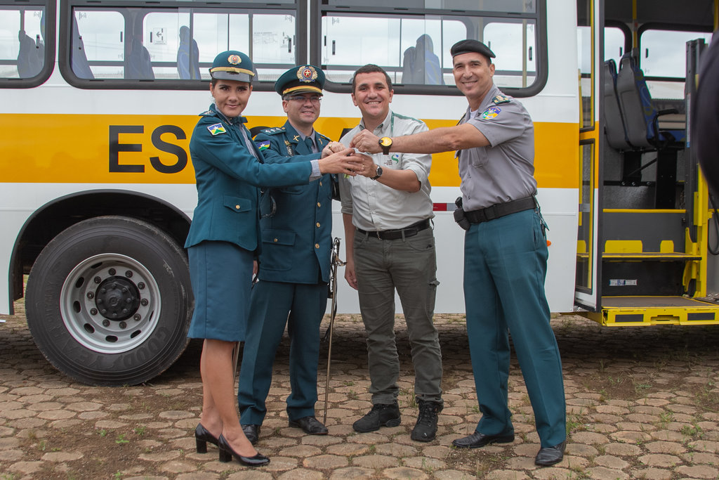 UHE Jirau doa ônibus para colégio tiradentes de Jaci-Paraná - Gente de Opinião