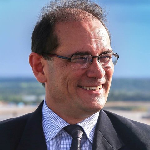 Dia 20 de junho – DANIEL PEREIRA – Governador do Estado de Rondônia. Foi vereador duas vezes em Cerejeira, deputado estadual, presidente do Sindicato dos Servidores do Estado de Rondônia. Paranaense. 40 anos em Rondônia, Cidadão Honorário de Rondônia. Advogado,    - Gente de Opinião