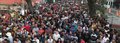 Multidão está diante do sindicato de SBC à espera da liberdade de Lula