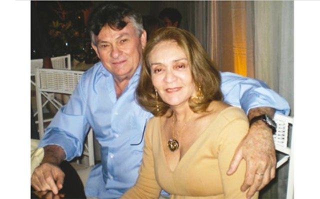 A Professora Hélia Piana, aniversaria neste 1 agosto. Aqui, com o marido, ex-governador Osvaldo Piana. - Gente de Opinião