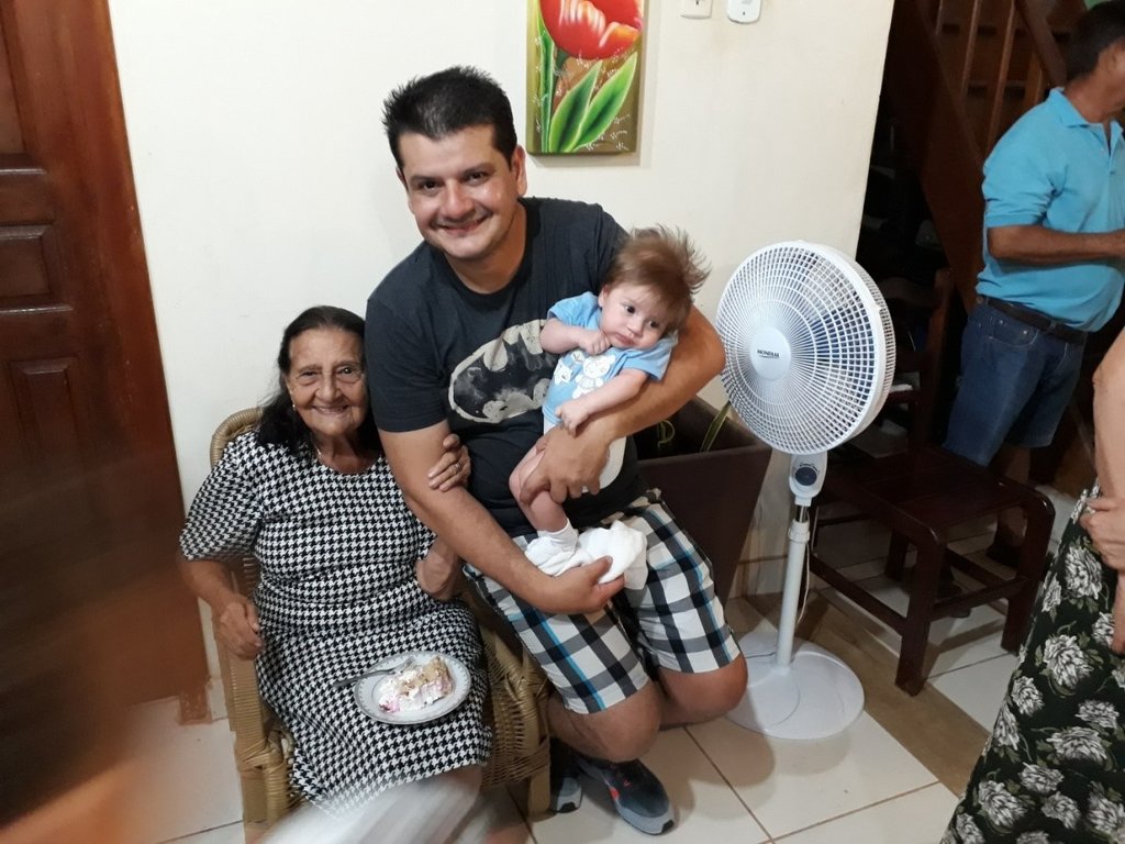 Com primeiro neto André Luiz e o primeiro bisneto Benjamim. - Gente de Opinião