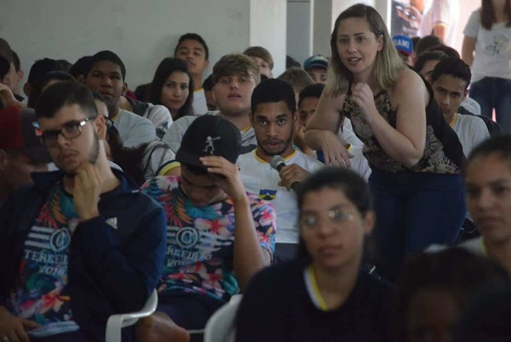 Escolas de Espigão do Oeste se mobilizam para participar do Concurso de Redação da Ameron - Gente de Opinião