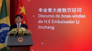 O embaixador da China no Brasil, Li Jinzhang, participa da comemoração do 30º Aniversário da Cooperação Cbers, na Embaixada da Chin - TV Brasil - Gente de Opinião