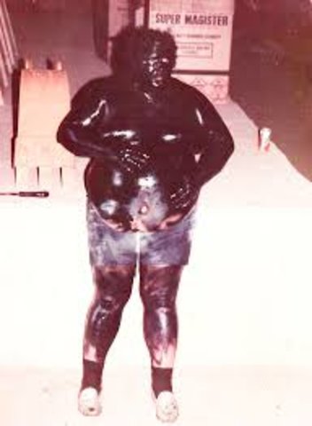 João de Deus comanda os demais cobreiros   durante desfile do bloco da Cobra - Gente de Opinião