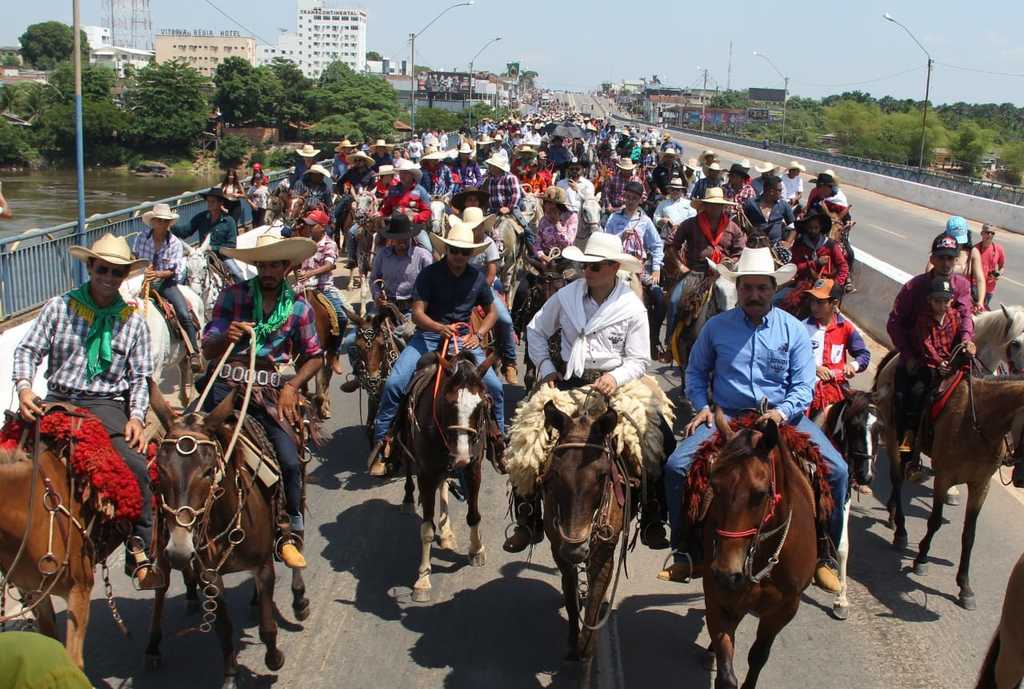 Cavalgada da Expojipa reúne multidão  - Gente de Opinião