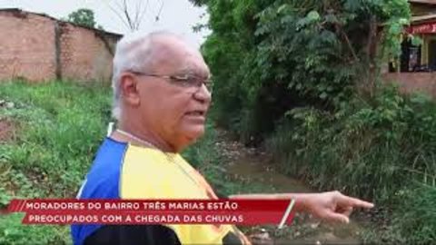 Lixo nos bueiros preocupa moradores do bairro Três Marias (VÍDEO)