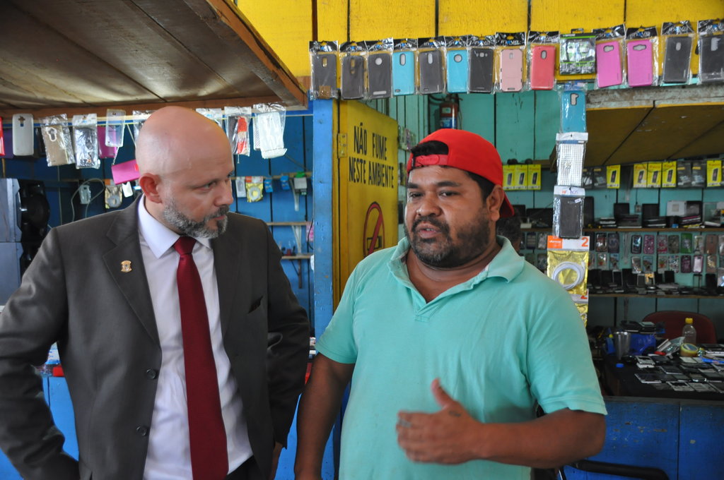 Professor Aleks Palitot visita terminal da capital - Gente de Opinião