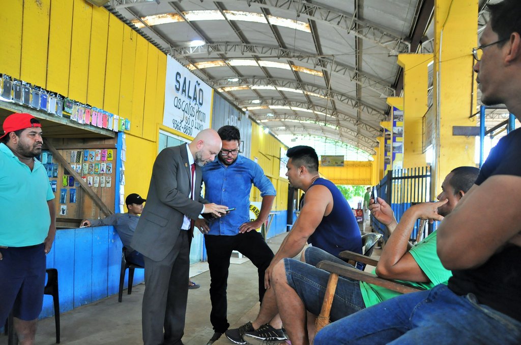 Professor Aleks Palitot visita terminal da capital - Gente de Opinião