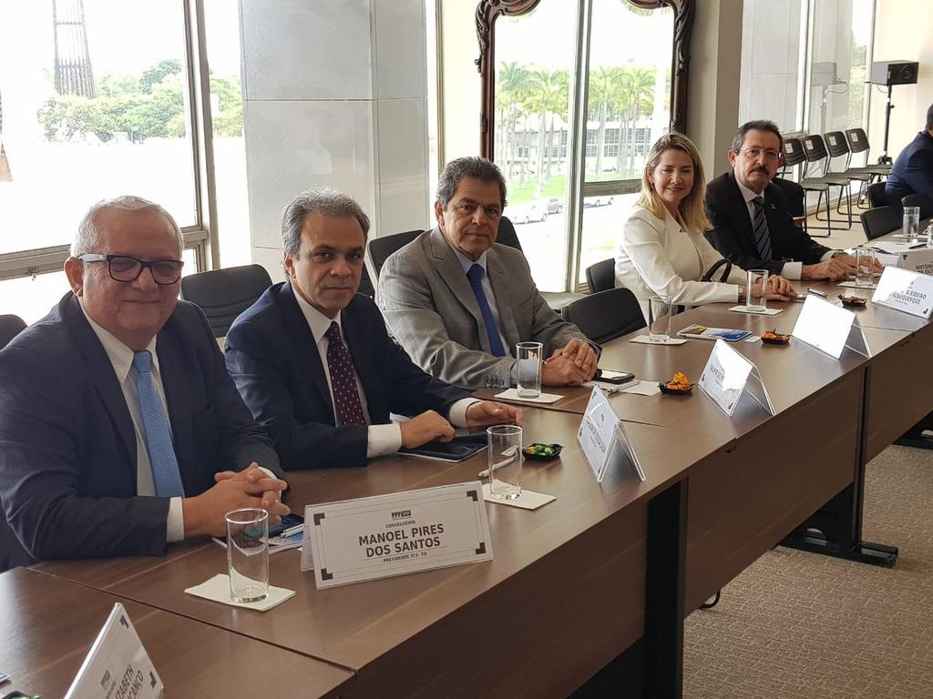 O Presidente do TCE-RO, Edilson Silva também participou da reunião, ao lado do presidente do TCE-TO, Manoel Pires dos Santos - Gente de Opinião