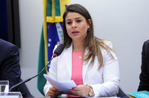 Projeto de Mariana Carvalho beneficia pessoas com deficiência auditiva  - Gente de Opinião