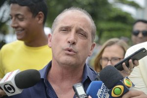 O deputado federal e futuro ministro da Casa Civil, Onyx Lorenzoni, fala à impresa após saída da casa do presidente eleito, Jair Bolsonaro, na Barra da Tijuca, zona oeste da capital fluminense. - Tomaz Silva/Agência Brasil - Gente de Opinião