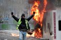França - Manifestantes protestam contra aumento de combustíveis em Paris