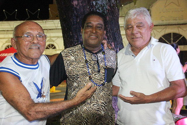 Festa pelo Dia do Samba  mesmo com muita chuva - Ônibus de graça para a abertura  do Natal Porto de Luz e show do Daniel - Gente de Opinião