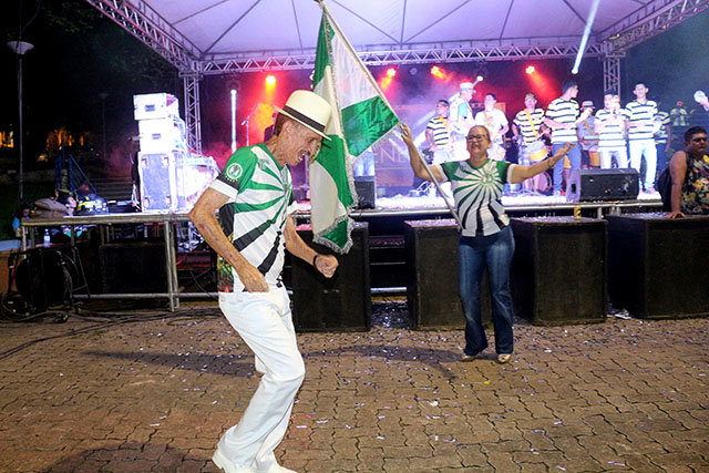 O Magnífico Mestre Sala  Cabeleira ainda é show - Começou o leilão! - Gente de Opinião