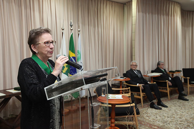 Dra. Ana Escobar é a primeira médica de Rondônia a receber uma comenda do CFM - Gente de Opinião