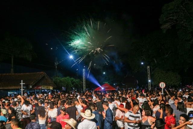 Ji-Paraná: Shows, queima de fogos e muita animação marcam réveillon - Gente de Opinião