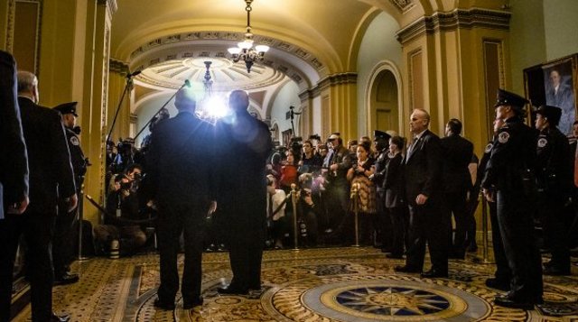 Presidente Trump e vice-presidente Pence chegam no Capitólio. (Foto oficial da Casa Branca por Tia Dufour) - Gente de Opinião