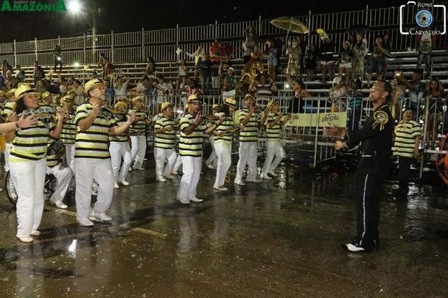 Escola de samba Asfaltão esquenta bateria Pura Raça - Baile Amarelo e Preto - Gente de Opinião