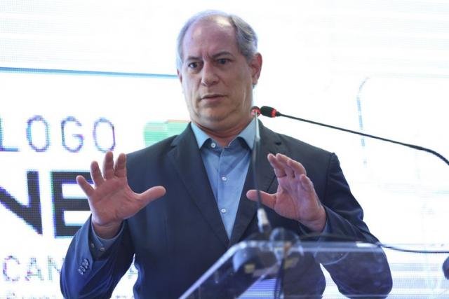 Ciro Gomes é vaiado e responde: “O LULA TÁ PRESO, BABACA” - Gente de Opinião