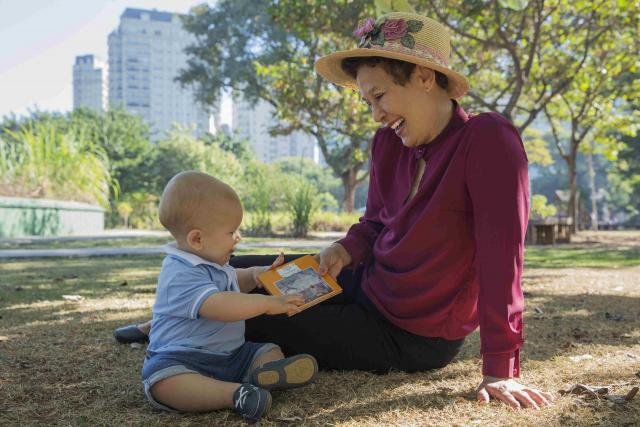 Ermelinda Paz resgata cancioneiro  utilizado na educação infantil - Acadêmicos da Zona Leste  e o baile Verde e Rosa - Gente de Opinião