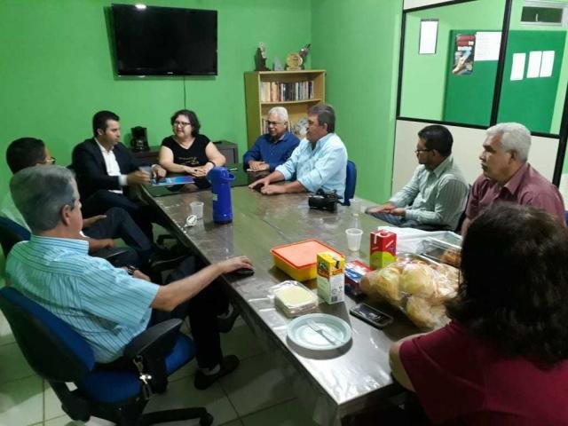 Presidente do Sinjor, Sara Duque Estrada, acompanhada da diretoria do órgão, recepcionam o Senador Marcos Rogério (DEM) - Gente de Opinião