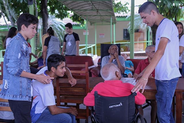 Alunos do Senac Rondônia levam alegria, músicas e doações em visita à Casa do Ancião São Vicente de Paulo - Gente de Opinião