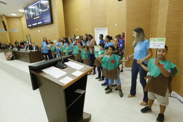 Sessão Solene entrega Voto de Louvor a personalidades e entidades que contribuíram com atendimento ao autismo - Gente de Opinião