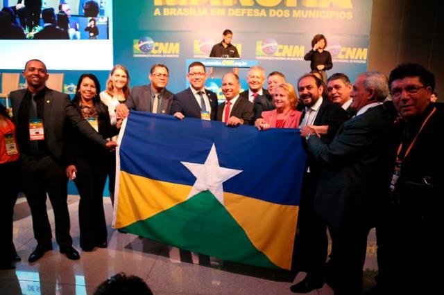 Deputados prestigiam abertura da Marcha dos Prefeitos em Brasília - Gente de Opinião