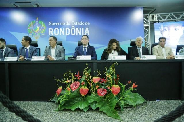 O governador iniciou a explanação apresentando o cenário de gestão e enfatizou as despesas decorrentes de negociações e concessão realizadas após a elaboração da LOA - Gente de Opinião