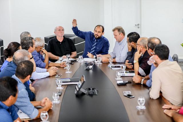 Laerte Gomes recebe membros do Cosems para discutir descentralização da saúde pública   - Gente de Opinião