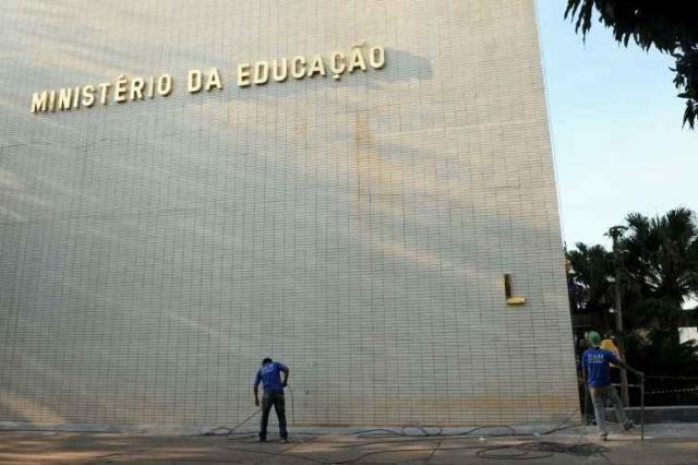 Universidades Federais: Defensoria Pública da União entra com ação contra cortes - Gente de Opinião